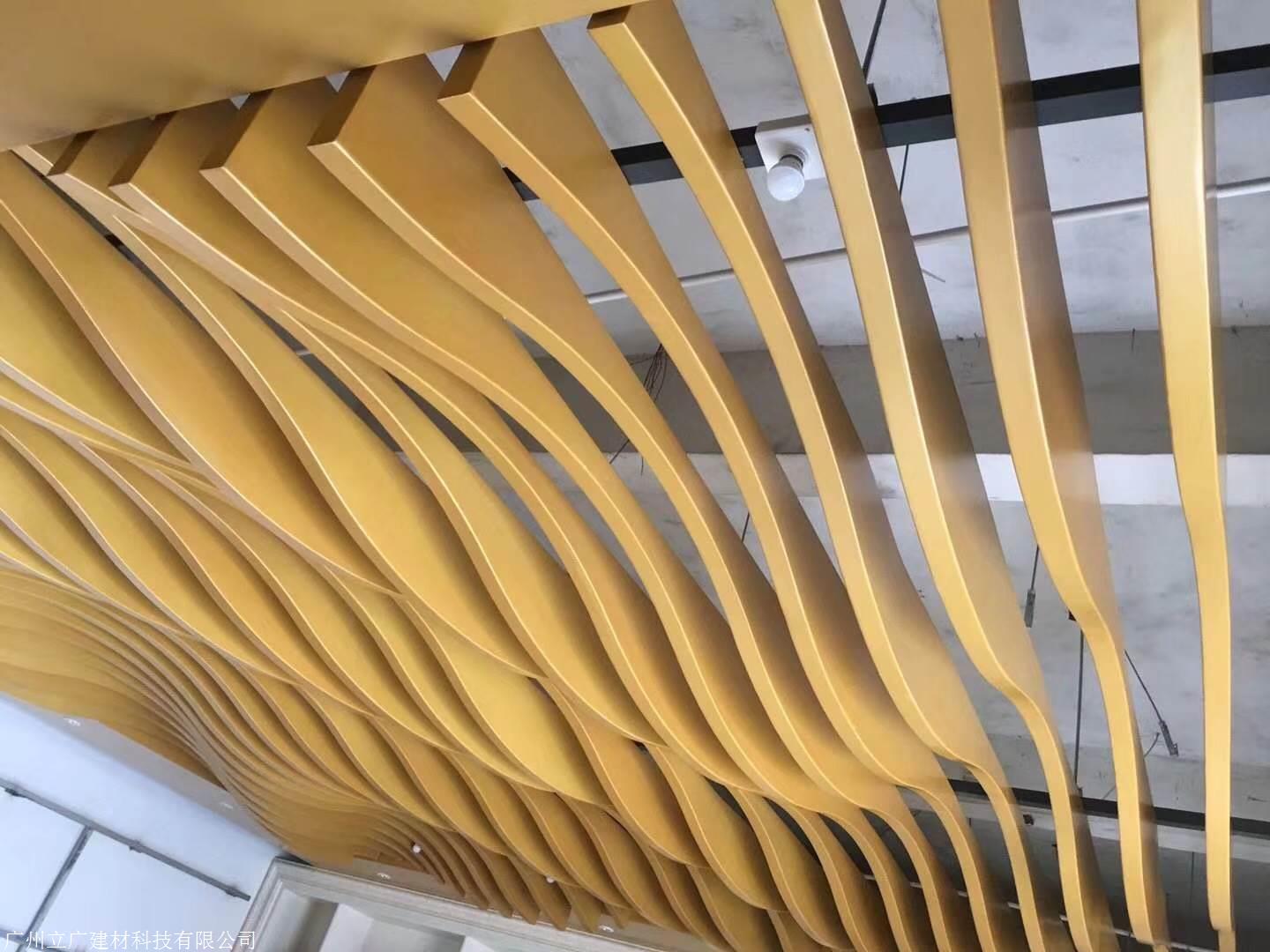 波浪造型铝方通吊顶